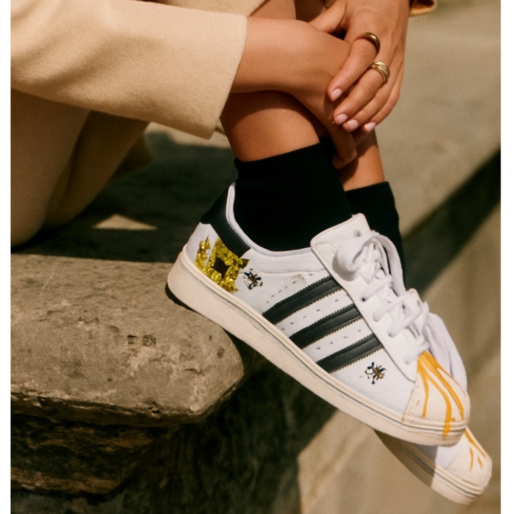 ADIDAS Customized Superstar Low-Top Sneaker Sunflower & Honey Bee Womens SZ 6.5